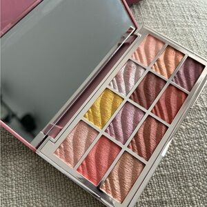 Ciate London The Velvet Palette, 12 Piece Eyeshadow. New in Box!